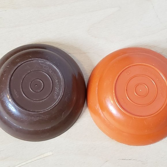 Vintage Tupperware Toys 2 Plates 2 Bowls 4 Pieces Orange Brown Yellow Plastic - Picture 3 of 6